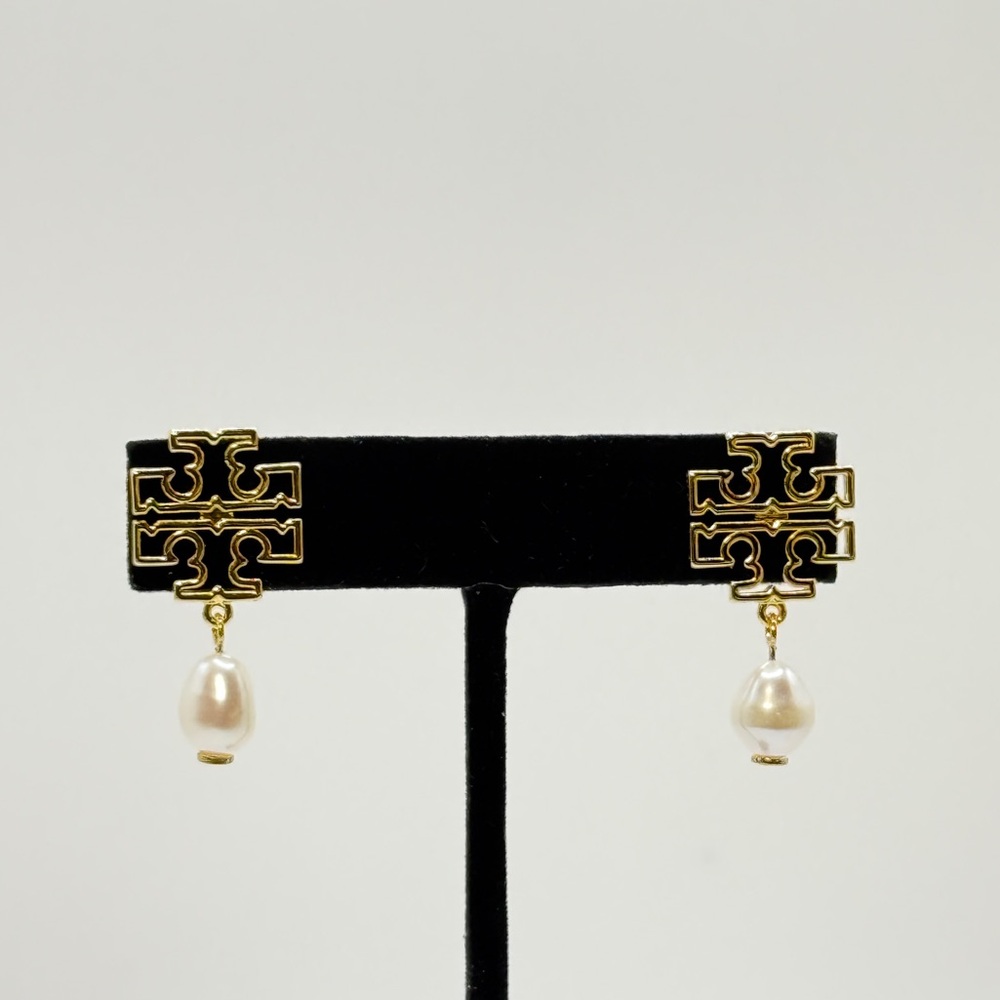 Tory Burch Pearl Drop Logo Earrings ✨🥂 - Picture 2 of 3